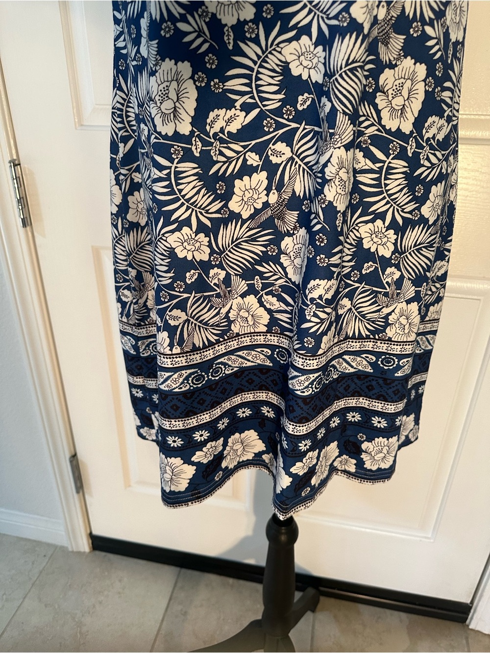 Navy Blue & White Floral Sleeveless Dress. Size XL - Picture 4 of 7